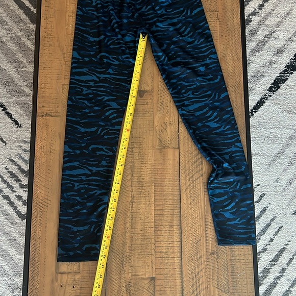 FABLETICS WOMEN'S Blue Camo Print Stretch Leggings - Picture 8 of 13